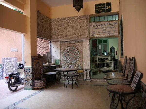MARRAKECH, FOCCO - 23 Eylül 2019: Marakeş 'te dünya çapında etkili güzel bir mimari