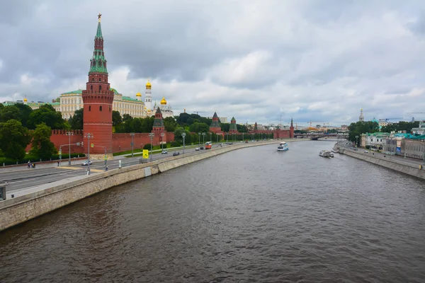 Embankment Moskvas Flod Molnigt Väder — Stockfoto