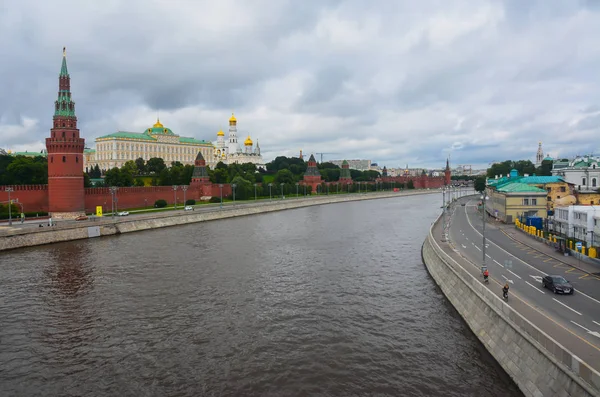 Embankment Moskvas Flod Molnigt Väder — Stockfoto