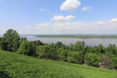 nehir ve bulutlar Nizhny Novgorod ile manzara