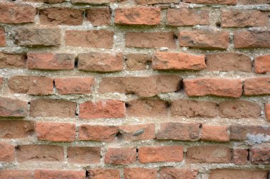 Kırmızı tuğladan yapılmış antik manastırın duvarı.