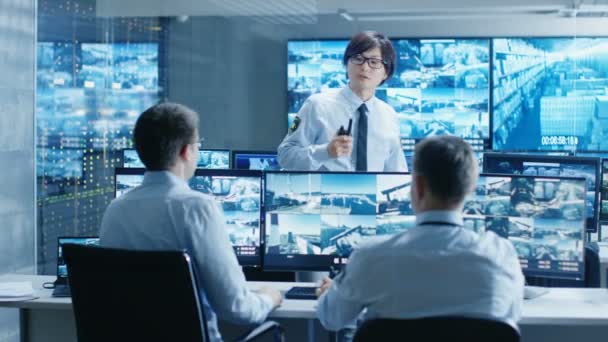 Security Control Room Chief Surveillance Officer Briefs Two His Subordinates — Stock Video