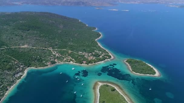 Widok Lotu Ptaka Birdseye Azure Sea Port Pięknych Wysp Lasów — Wideo stockowe