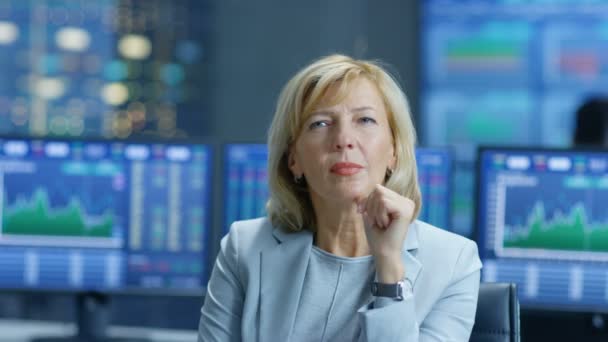 Stock Market Leading Analyst Thinking Hard Solving Financial Problem Her — Stock Video