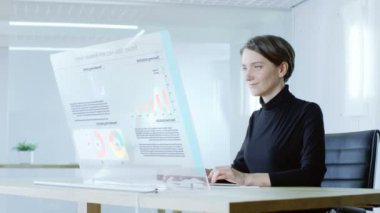 Yakın bir gelecekte yenilenebilir enerji bilim adamı Touchscreen şeffaf bilgisayar göstermek ile çalışır. Etkileşimli kullanıcı arabirimiyle akan pasta grafikleri, grafik ekran gösterir.