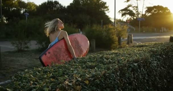 Beautiful Young Woman Carrying Surfboard Walks Suburban Area Beach She — Stock Video