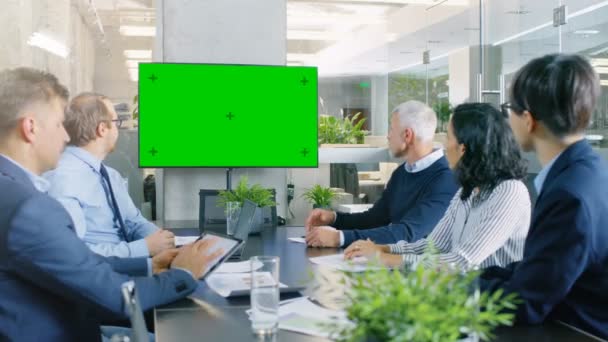 Diverso Grupo Personas Negocios Exitosas Sala Conferencias Con Pantalla Verde — Vídeos de Stock