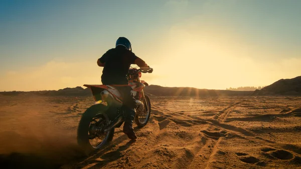 Shot Professional Motocross Driver Riding His Fmx Motorcycle Extreme Road — Stock Photo, Image