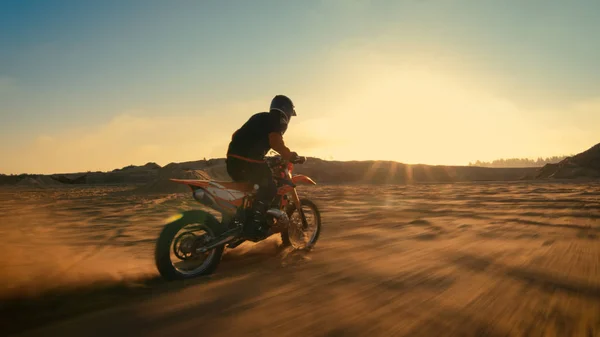 Shot Professional Motocross Driver Riding His Fmx Motorcycle Extreme Road — Stock Photo, Image