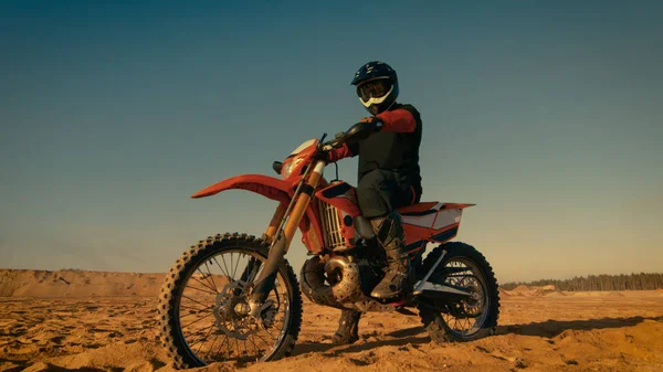 Shot Professional Motocross Driver Sitting His Fmx Dirt Bike — Stok Foto