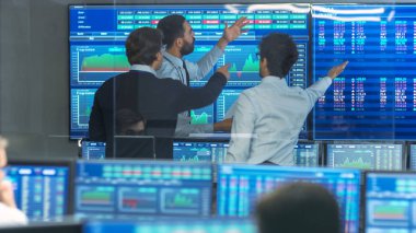 İş konuşmaya üç deneyimli hisse senedi yatırımcılarına makaleler danışmanlık ve ilgili verileri savunuyorlar. Bir büyük borsa şirketi için çalışıyorlar. Tam bir görüntüler gösterilen Infographics numaraları ise.