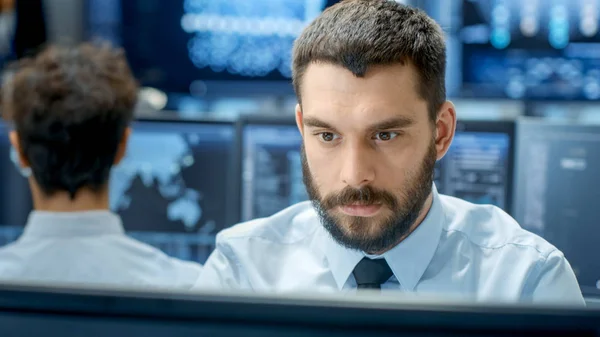 Neural Network Machine Learning Engineer Programming His Workstation Office Crowded — Stock Photo, Image