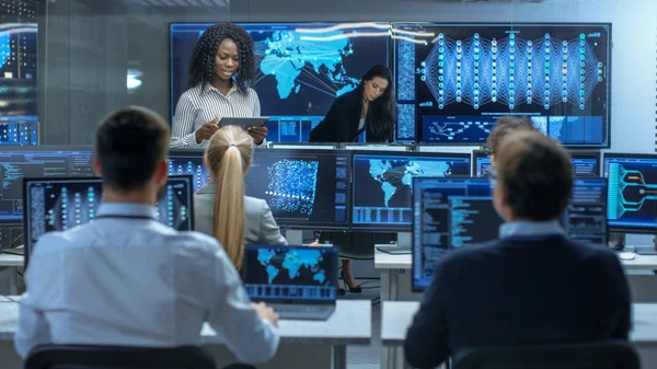 Chief Project Engineer Consults Tablet Computer Holds Briefing Team Scientists — Stock Photo, Image