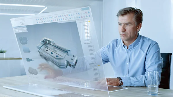 Naher Zukunft Professionelle Ingenieur Arbeitet Transparenten Computer Bildschirm Mit Übersichtlichem — Stockfoto