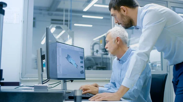 Industrial Designer Has Discussion Senior Engineer While Working Cad Program — Stock Photo, Image