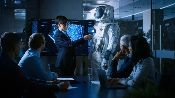 Sala Conferencias Ingeniero Jefe Presenta Traje Espacial Próxima Generación Consejo —  Fotos de Stock