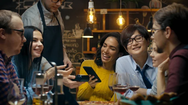 Bar Waiter Holds Credit Card Payment Machine Beautiful Woman Pays — Stock Photo, Image