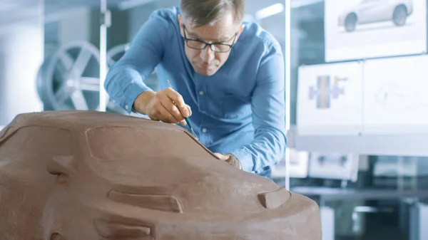 Experimente Diseñador Automotriz Con Rake Sculpts Prototype Car Model Plasticine — Foto de Stock