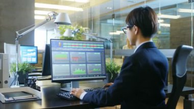 Hisse senedi piyasasında firma Office Broker Cryptocurrency dalında finansal piyasalar verileri ile çalışır. Şık beton ve cam Office Beuatiful iş arkadaşınız ile paylaşılan.