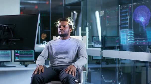 Man Wearing Brainwave Scanning Headset Sits Chair While Watching Stimulating — Stok Video