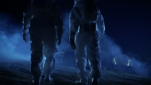 Dopo Shot Two Astronauts Space Suits Alien Planet Walking Rover — Video Stock