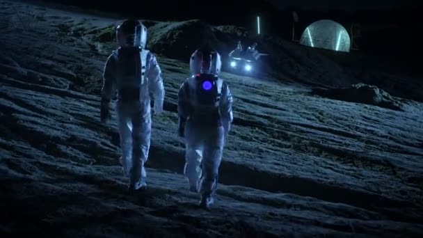 Shot Two Astronauts Space Suits Walk Alien Planet Looking Sky — Stock Video