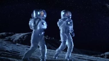 Erkek ve kadın astronotlar uzay giysileri dans yabancı gezegenin yüzeyinde giyiyor. İnsanlık kolonileşmesi alanı kutlama teması.