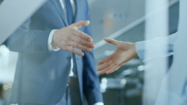 Close Businesswoman Businessman Shaking Hands Emphasis Handshake — Stock Video