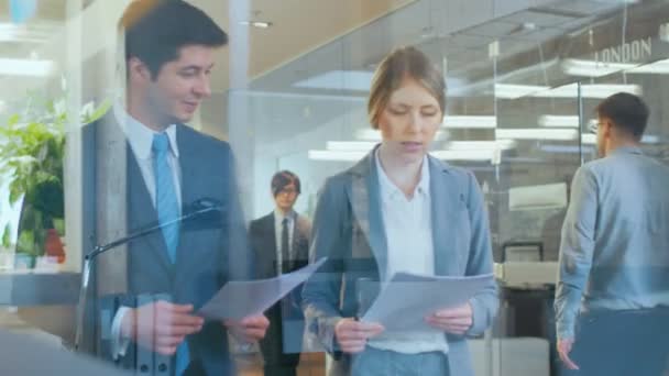 Des Gens Affaires Occupés Marchant Dans Couloir Immeuble Entreprise Personnes — Video