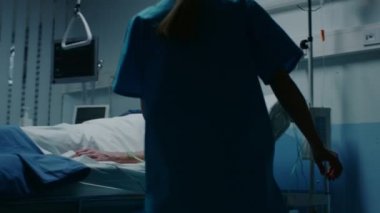 Hastane, doktor ve hemşire saldırmaya güvenli ölüyor hasta koğuşuna acil durum. Yaşam işaretleri olmadan yatakta Lying adamdır. Doktorlar onu diriltmek için her şeyi yaparız.