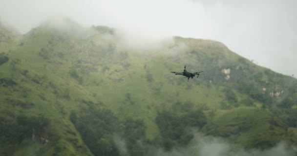 Después Shot Uav Drone Flying Forest Covered Mountain Hills Investigación — Vídeo de stock