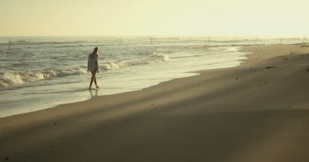 Slow Motion Shot Beautiful Woman Walking Beach Sunset Waves Big — Vídeo de Stock