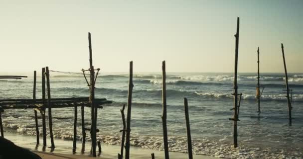 Panoramic Slow Motion Shot Exotic Sunny Beach Wooden Pier Rocks — Stock Video