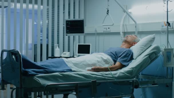 Hospital Sick Man Rests Lying Bed Recovering Man Sleeping Modern — Stock Video