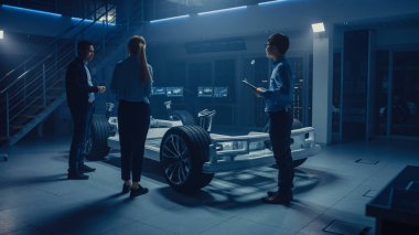 Otomobil tasarım mühendisleri takım Otomotiv yenilik tesis lastik, süspansiyon, motor ve pil Içeren elektrikli araba platformu şasi prototip çalışma.