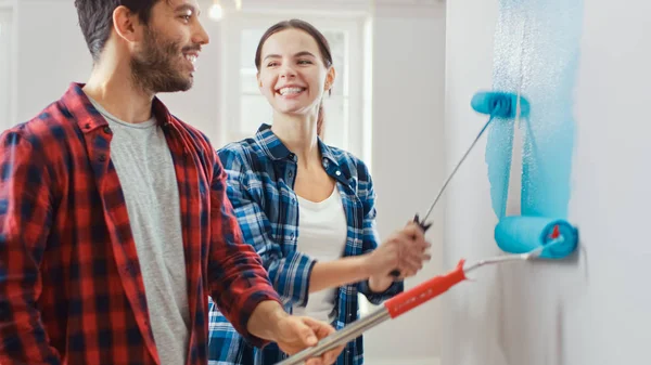 Close Up Shot of a Wall Being Painted with a Roller. Color of the Paint is Light Blue. Flat Renovations at Home. — Stock Photo, Image