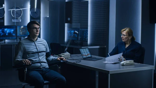 Female Special Agent Conducts Lie Detector / Polygraph Test on a Young Suspect. Expert Examiner Questions Accused in Interrogation Room Writes Down Reactions. — Stock Photo, Image