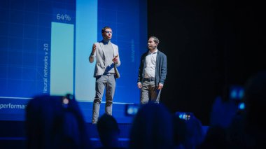 Başlangıç CEO 'su ve Donanım Mühendisi Yeni Ürün Sunar. Konuşmacılar İş, Bilim, Teknoloji, Girişimcilik, Sağlık, Ekoloji, Kalkınma, Liderlik ve Dijital Şeyler Konulu Derse Öncülük Ediyor