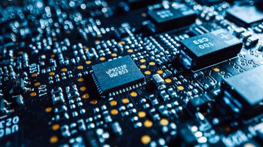 Bilgisayar Ana Kart Bileşenleriyle Basılı Devre Tahtasının Macro Atışı: Mikroçip, İşlemci, Transistorlar. Elektronik Aygıtın İçinde, Süper Bilgisayarın Parçaları