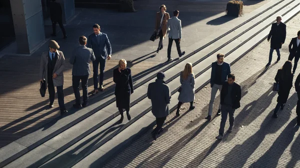 Office Managers and Business People Commute to Work in the Morning or from Office on a Sunny Day on Foot. Pedestrians are Dressed Smartly. Two Businessmen Shake Hands. Shot from Above. — Stock Photo, Image