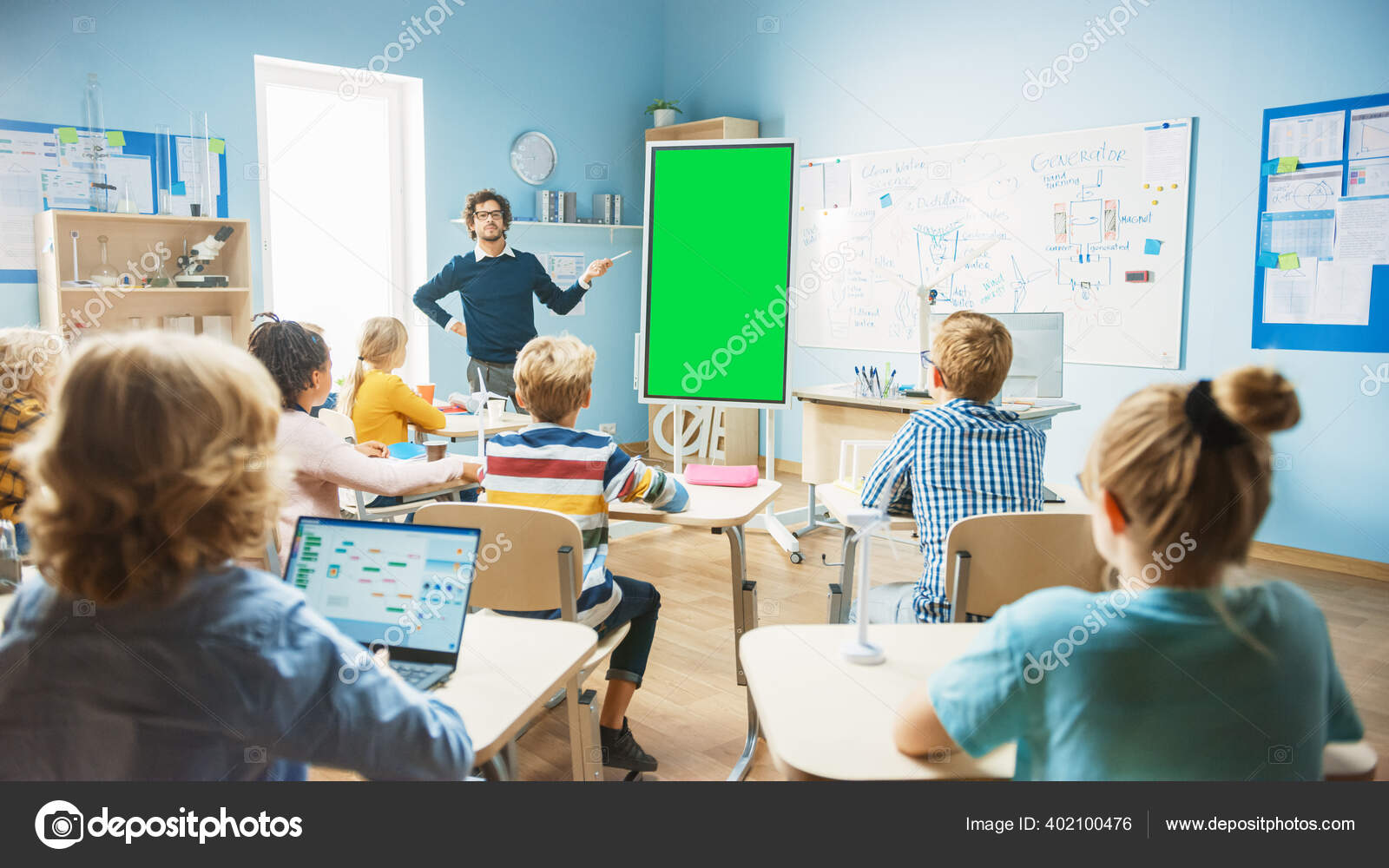 Elementary School Physics Teacher Uses Interactive Digital Whiteboard