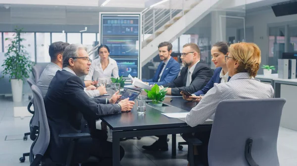 Group of Executives, Lawyers, Businesspeople and Investors Gather at the Table in Corporate Meeting Room to Discuss Business Opportunities, Company Growth Planning and Negotiation Strategy — Stok Foto