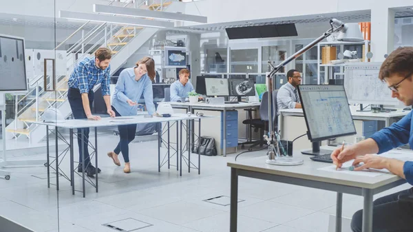 In the Busy Engineering Agency: Diverse Group of Engineers, Technicians, Working on Design for Industrial Engine Prototype. Odborníci mluvit během setkání, pracovat s kresbami, používat počítače — Stock fotografie