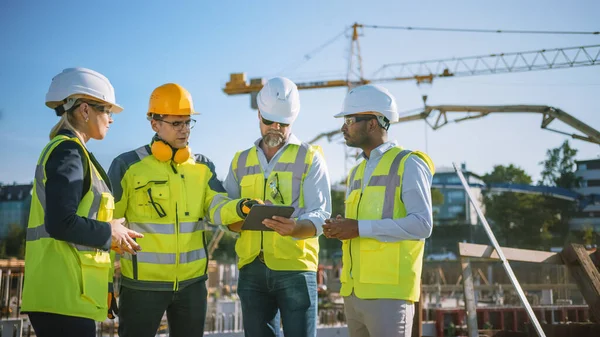 Diverse Team of Specialists Use Tablet Computer on Construction Site. Real Estate Building Project with Civil Engineer, Architect, Business Investor and General Worker Discussing Plan Details. — Stock Photo, Image