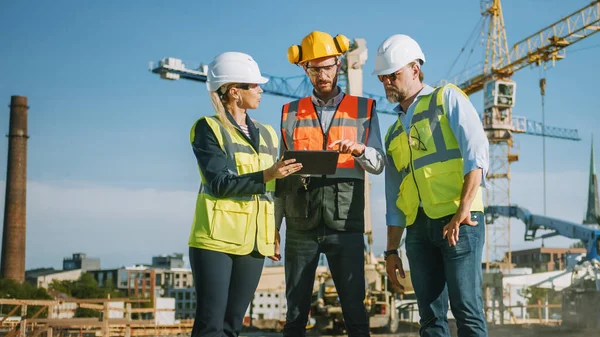 Diverse Team of Specialists Use Tablet Computer on Construction Site. Real Estate Building Project with Civil Engineer, Architect, Business Investor Discussing Planning and Development Details. — Stock Photo, Image