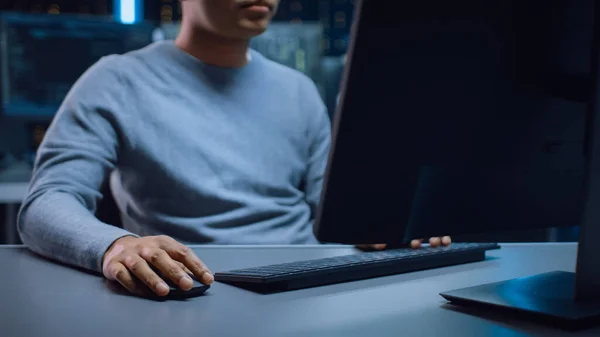 Portrait Shot of Anonymous Software Developer Sitting at His Desk and Working on Computer in Digital Identity Cyber Security Data Center. Piratage ou programmation. — Photo