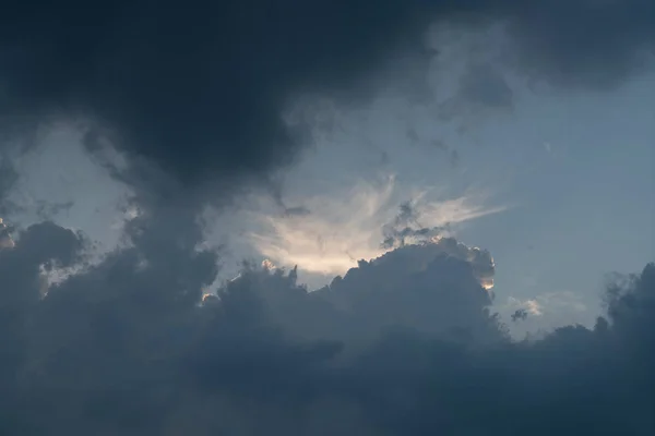 Moln under himmel Stockfoto