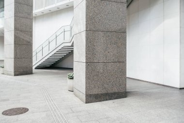 Modern şehirde merdiven