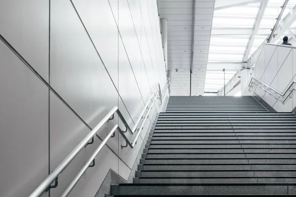 Treppe in der modernen Stadt — Stockfoto