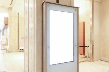 Cadde veya istasyonda boş tahta